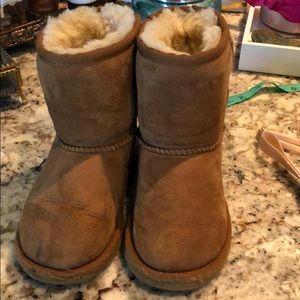 Classic light brown Uggs, size 9